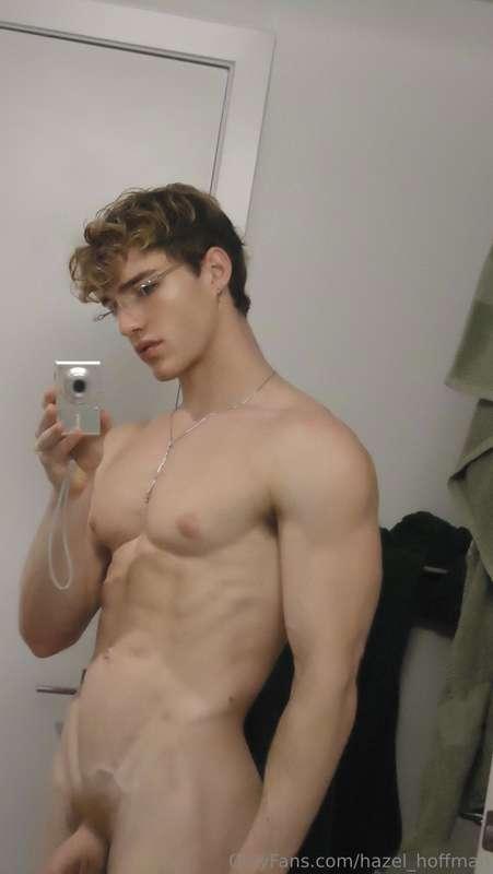Hi from me and my big cock 👋 we’ve had a long day of jerking..