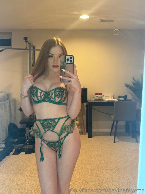 Feeling like a goddess in green ✨