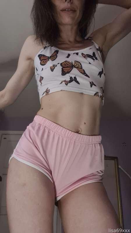Trying on my new little pink shorts 💓

I had to see how they looked with my big black plug under 🕳 

#anal #plug #analplug #buttplug  #shorts