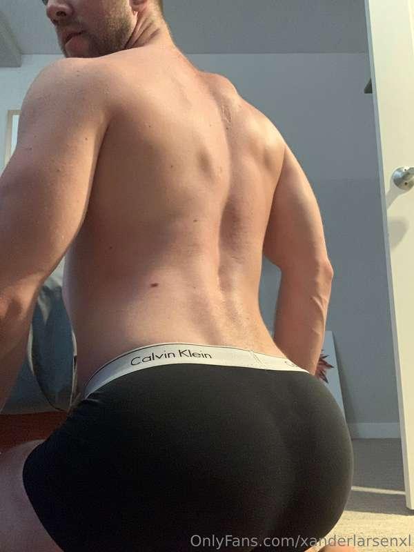 Happy hump day 😊 SWIPE to take em off