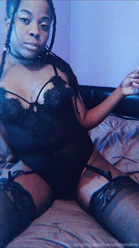 I think y’all need to see more of this set 🤤🥵