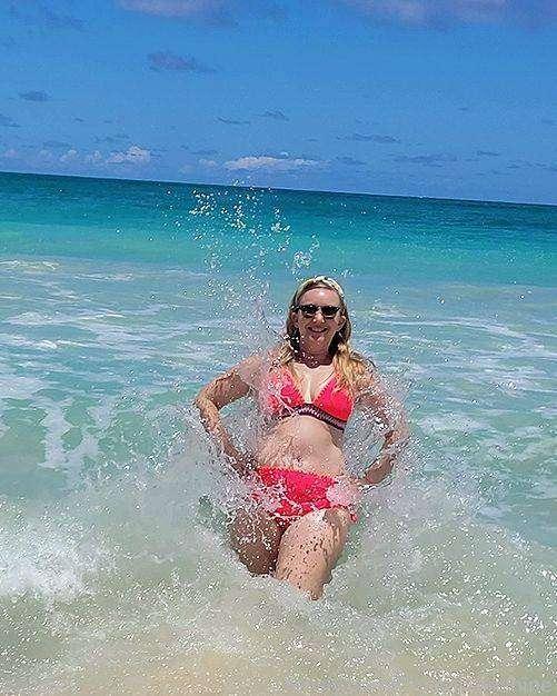 I love getting wet in all ways 😉 
#FYP #fansly #bikini #Milf #thick #curvy #cougar 