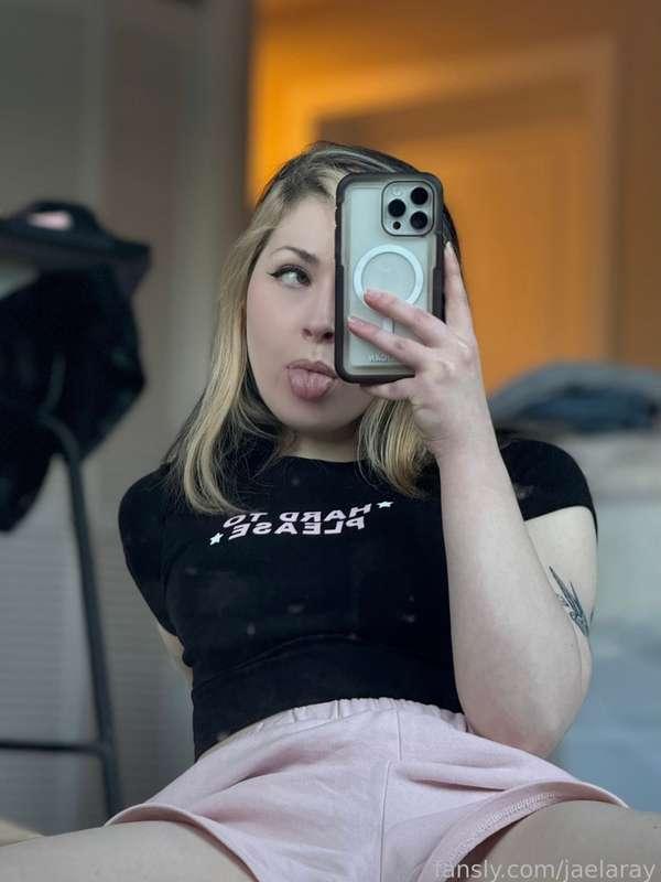 Damn I really need to clean my mirror 😅💦

#fyp #lewd #curvy #cute #soft #snowwhite #pale 
