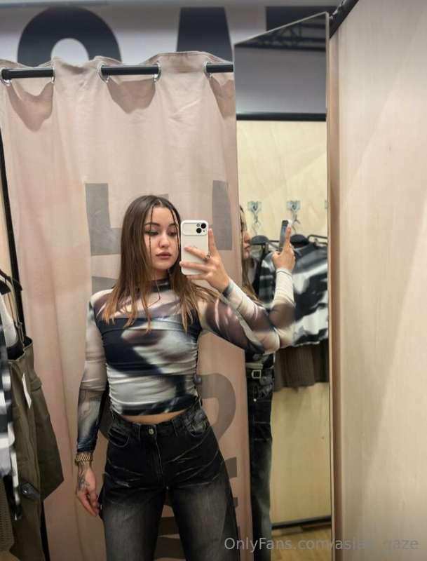 Hi, today I'm doing some shopping. 🧳When traveling, it's imp..