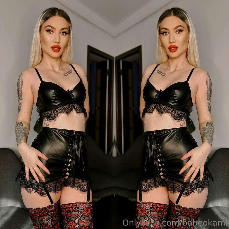 Tu ce zici !? Oare am chilotei pe sub fustita ? 🤤❤️