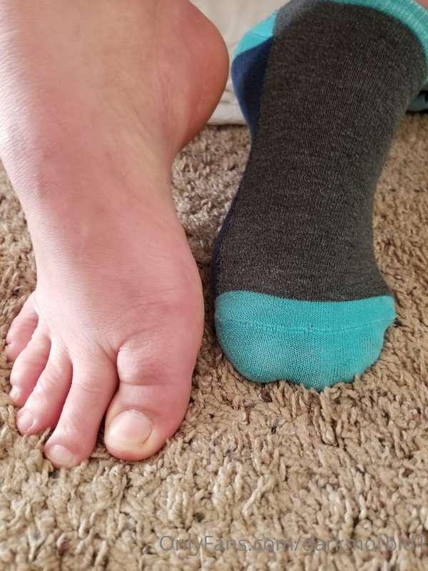 Socks on or off 🤔