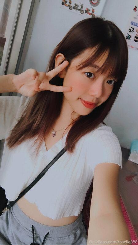 晚上有驚喜給你們喔❤️ 不要錯過我的角色扮演 💕 期待嗎寶貝？😆🥰  I have surprises for you ..