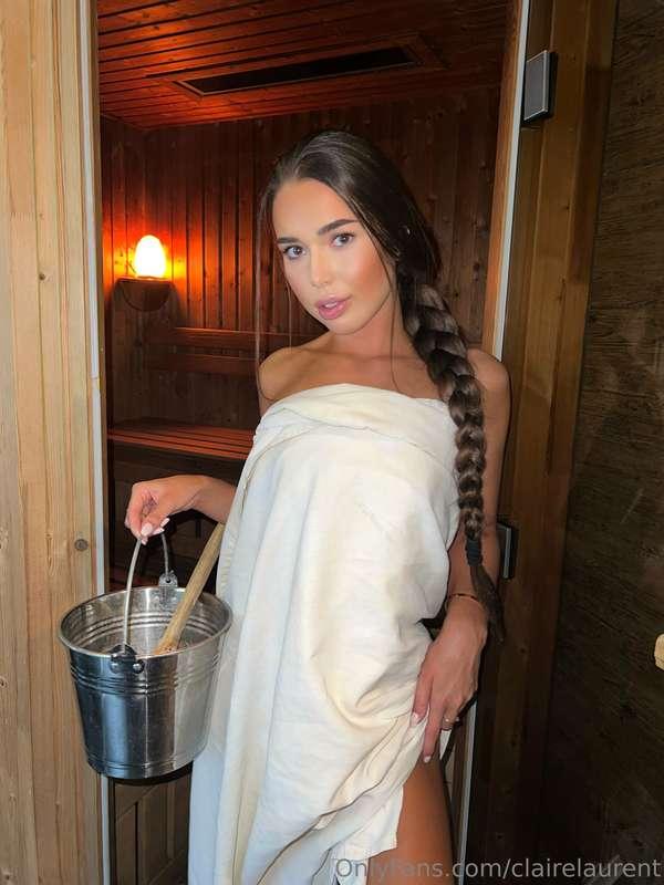 I filmed this for you at the spa 👀 I'm pretty good at having..