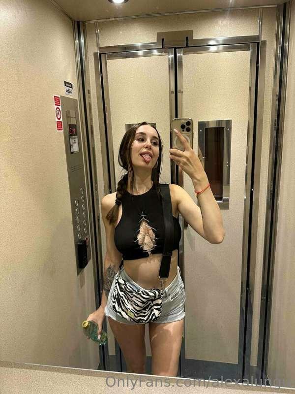 would you want to be trapped in an elevator with me?😼