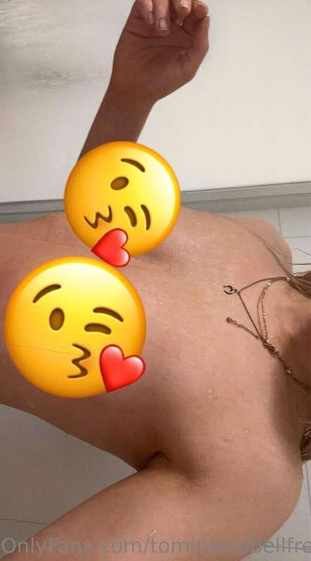 Showing my wet tits in the shower💦 (and stiff nipples)