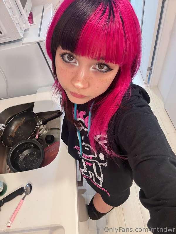 does anyone wanna come over and wash my dishes. please