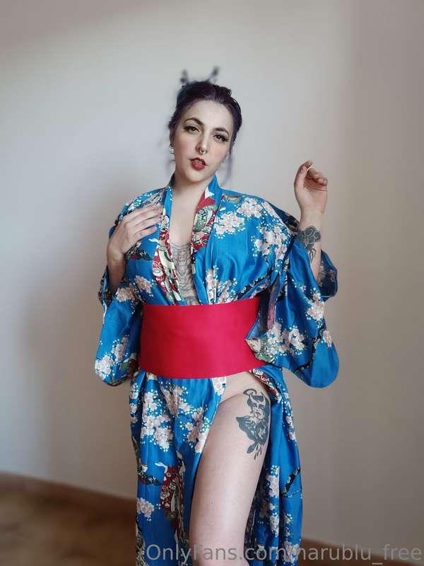 I love my blue kimono... 💙
Do you want see me without it?
😈
..