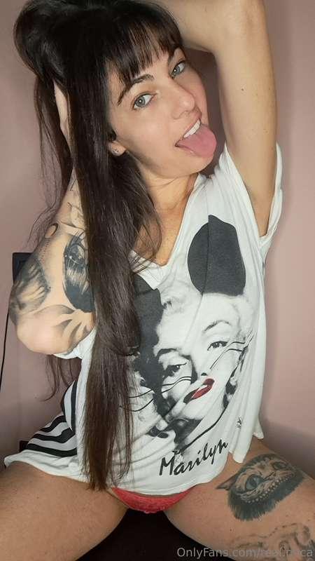 Slaying the selfie game like a queen😘