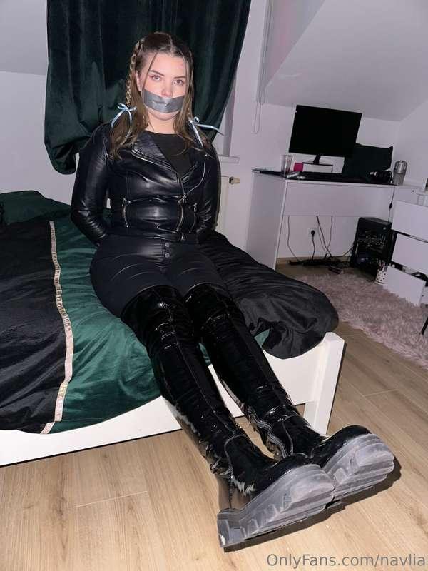bondage in leather 😈🔥