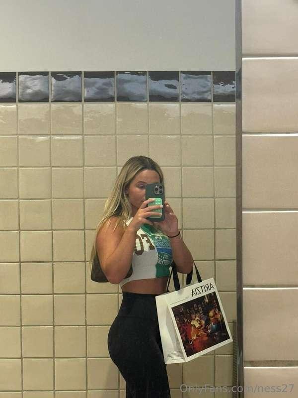 Dm me tonight for a surprise babe 💋