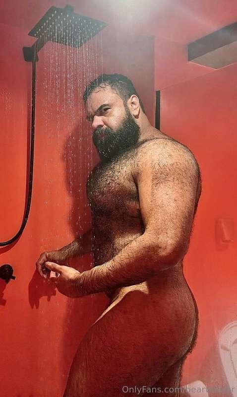 Come take a shower with your hairy daddy, I’m waiting for yo..