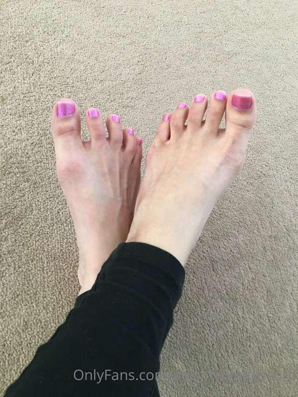 Haven’t painted my nails in a while, so I thought I’d try so..