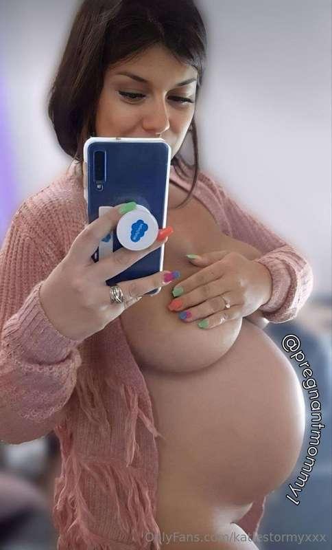 𝐈'𝐦 𝐩𝐫𝐞𝐠𝐧𝐚𝐧𝐭 @pregnantmommy1.... 𝐈𝐧 𝐨𝐭𝐡𝐞𝐫 𝐰𝐨𝐫𝐝𝐬: 𝐈'𝐦 𝐧𝐚𝐮𝐠𝐡𝐭𝐢..