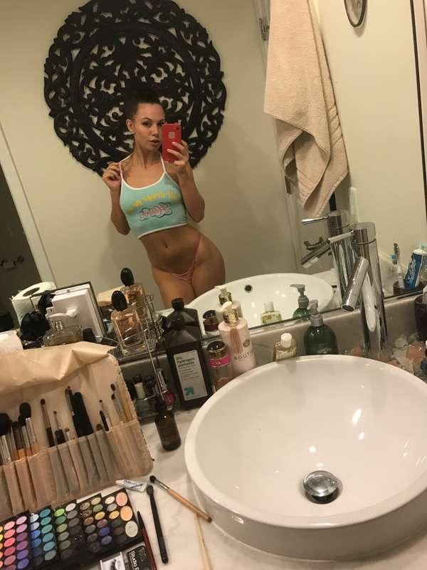 Doing makeup getting ready to shoot some video 😘😘😘