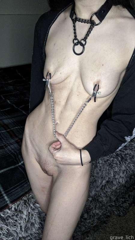 Hm...this bitch needs to be put in her place, doesn't she?

#smalltits #pale #petite #clamps #pain #painplay #fitwomen #bdsm #submissive #collar