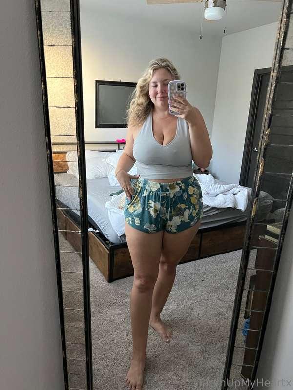 I just sent out my horniest titty Tuesday post ever. Check y..