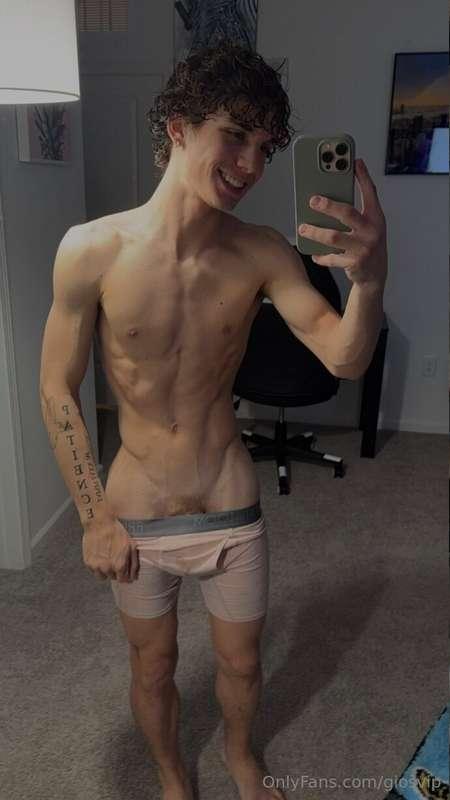 Im boreddd. Lets have some fun in my DMs 😏😏