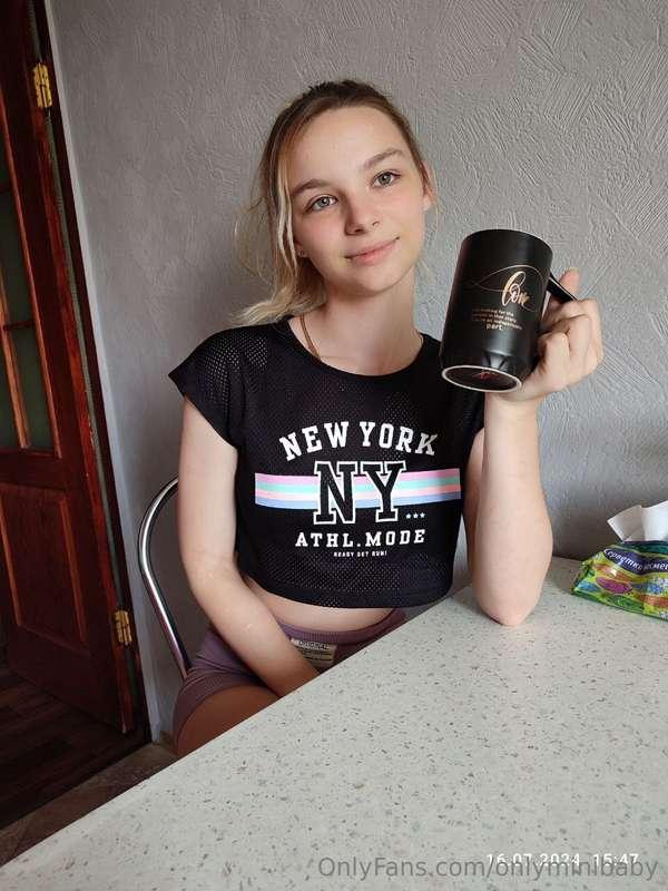 Дома на кухне.