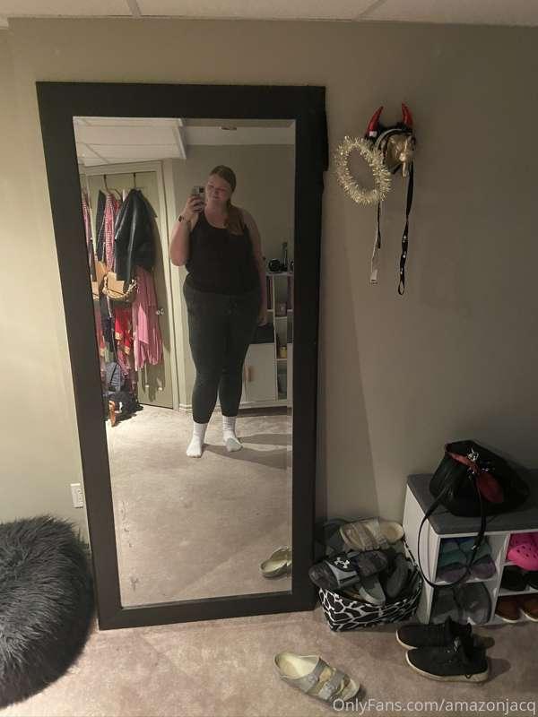 Amazon socked feet, sock removal and giant amazon booty 🍑
