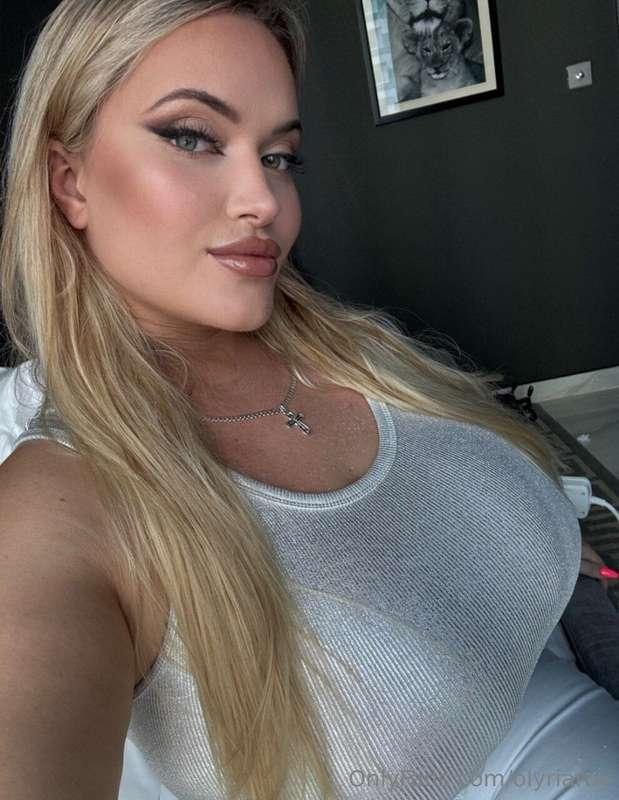 Look once, and you’ll be thinking about me all day🔥