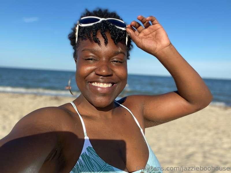 Wanna see the naughtier pics😋