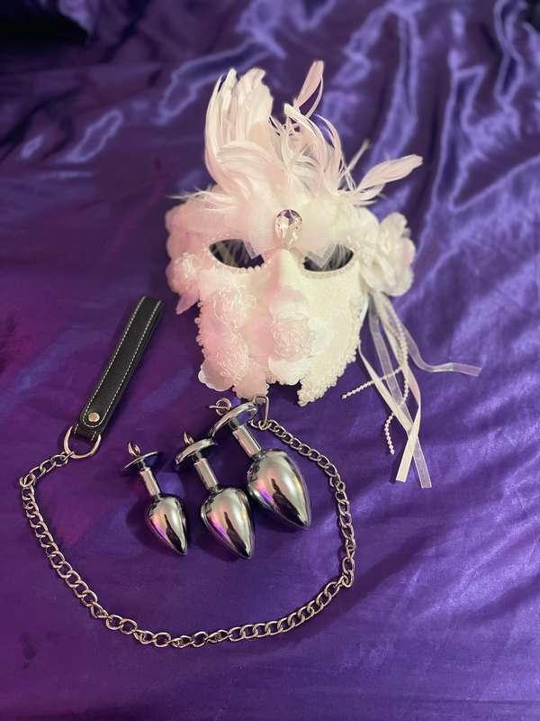 I’m so excited about my new toys 🤭 I’ve already tried the fi..
