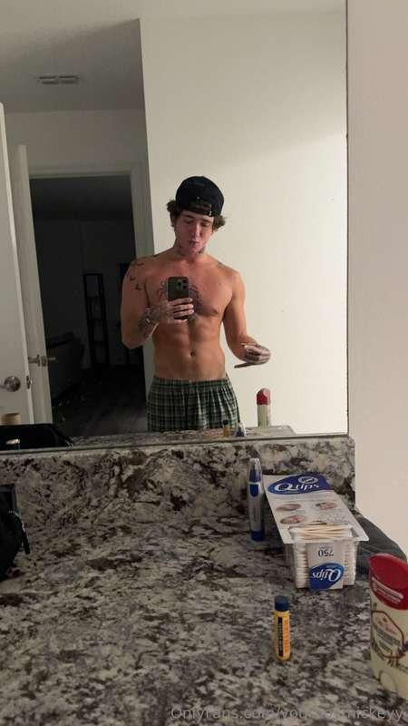 Anyone wanna chat? 🫣👀I am super bored and wanna have fun ;)I..
