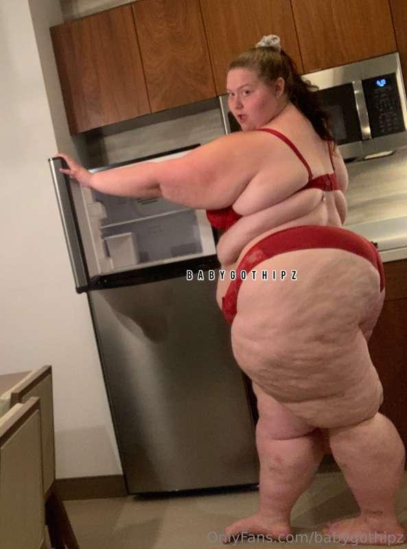 Fat girl by the fridge…..what should I binge on? 😫

Who want..