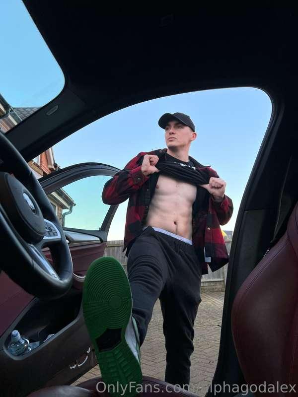 #25DaysOfAlphaAGA - whatever the weather, the abs come out 😈..