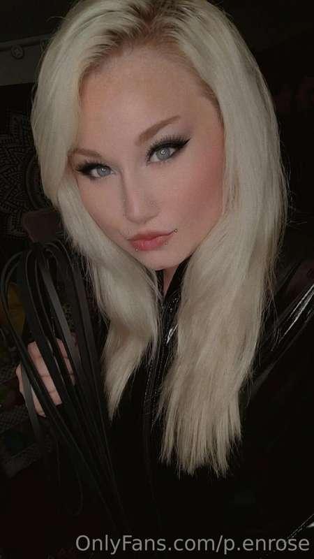 Haven't been to a good fetish party in a while, but last nig..