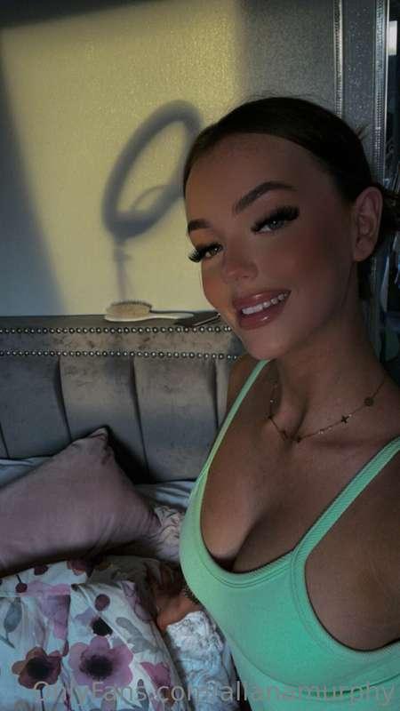 Like if you think I look sexy right now😘😘