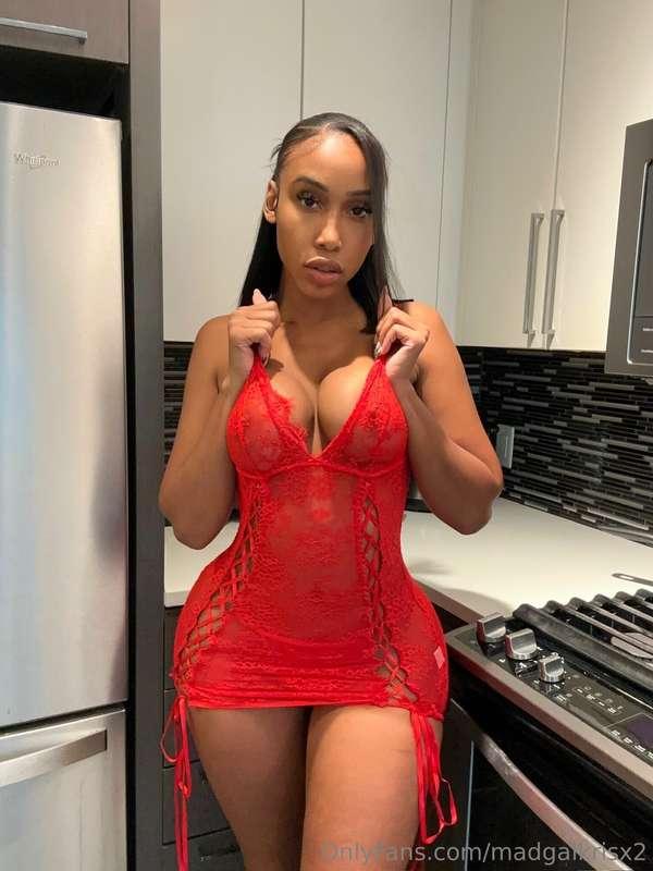 I know im ya favorite 🥰 slide on my dms im horny af ...😈