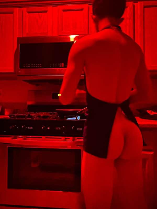 This apron makes me feel so slutty😩