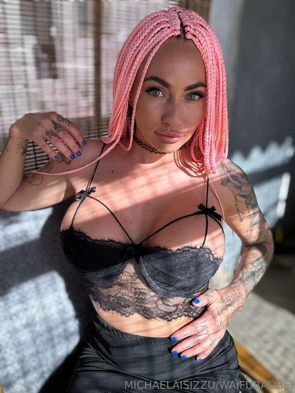 Ur hands or mine? who’s undressing me first 😏