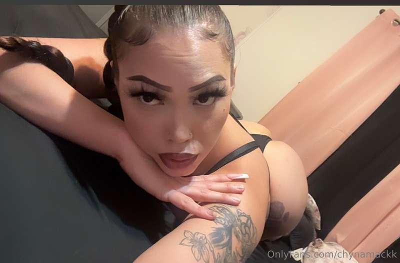 Hi babes who wants a custom video