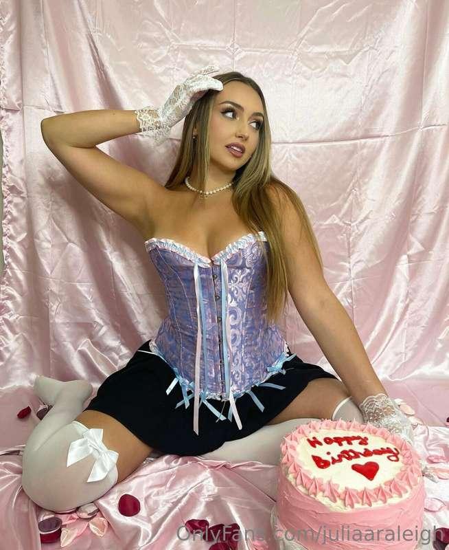 ***ITS MY BIRTHDAY WEEK***🥳
 I can’t believe my birthdays on..