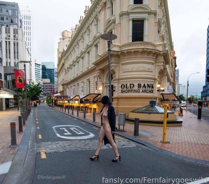 Here are two more photos from my recent city shoot! There will still be heaps more to come!! I loved this photoshoot so much! 

#flashing #public #publicnudity #natural #mature #exhibitionist #amateur #nude #boobs #abs #hairy 