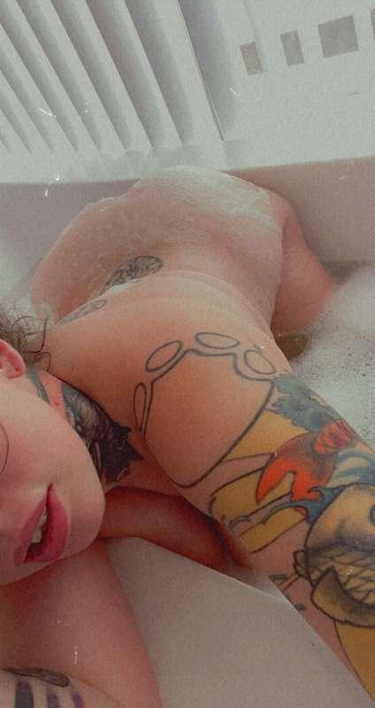On vacation again 🥰

More XXX version of these sent out to s..