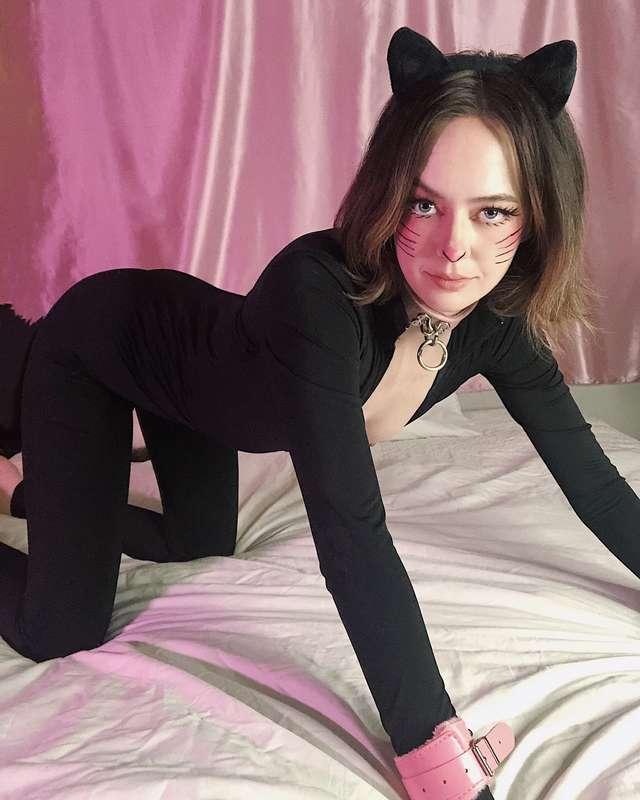 happy halloween 🎃🐱 kitty girl wants some milk. do you have s..