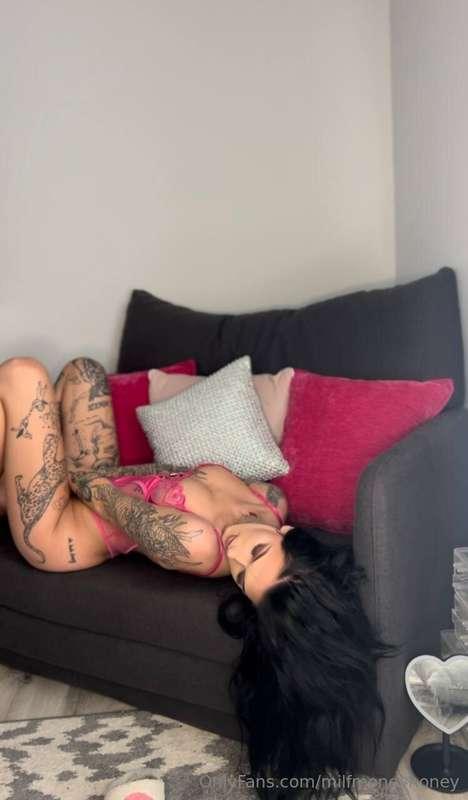 🖤Sending you a virtual kiss right now .... 💋💋💋 DM me so we c..