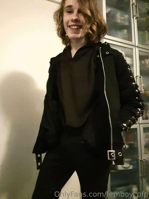 Gothic and horny uwu