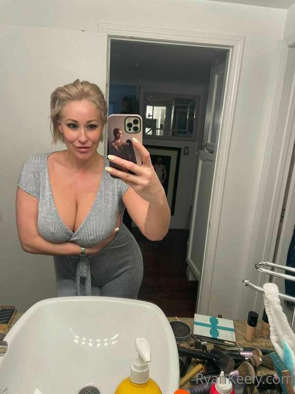 ❤️ Today's a good day to spoil your favorite MILF ❤️