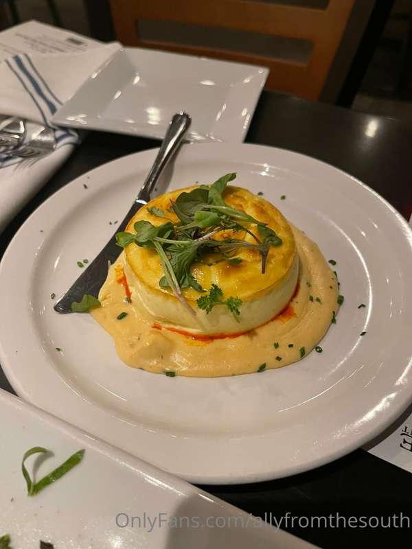 This appetizer was AMAZING! How many of y’all like goat chee..