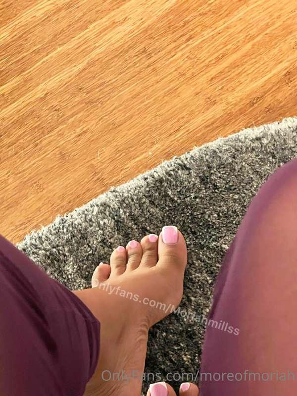Would you like to see a foot job with these feet?💋