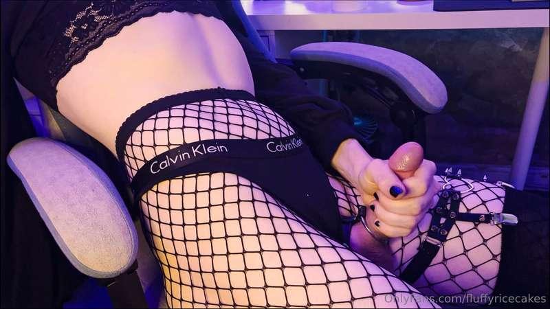 you wanna put your mouth on it, don't you? >:3